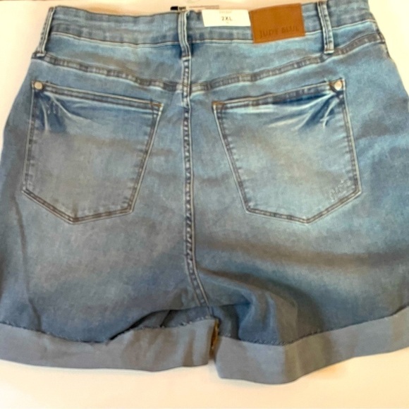 JUDY BLUE High rise Moisture- wicking tummy control shorts - Picture 3 of 11